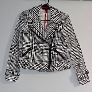 Patterned black and white zip up jacket